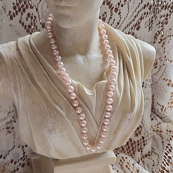Faux Pearl Necklace Pink Hued Icing - Picture 1 of 5